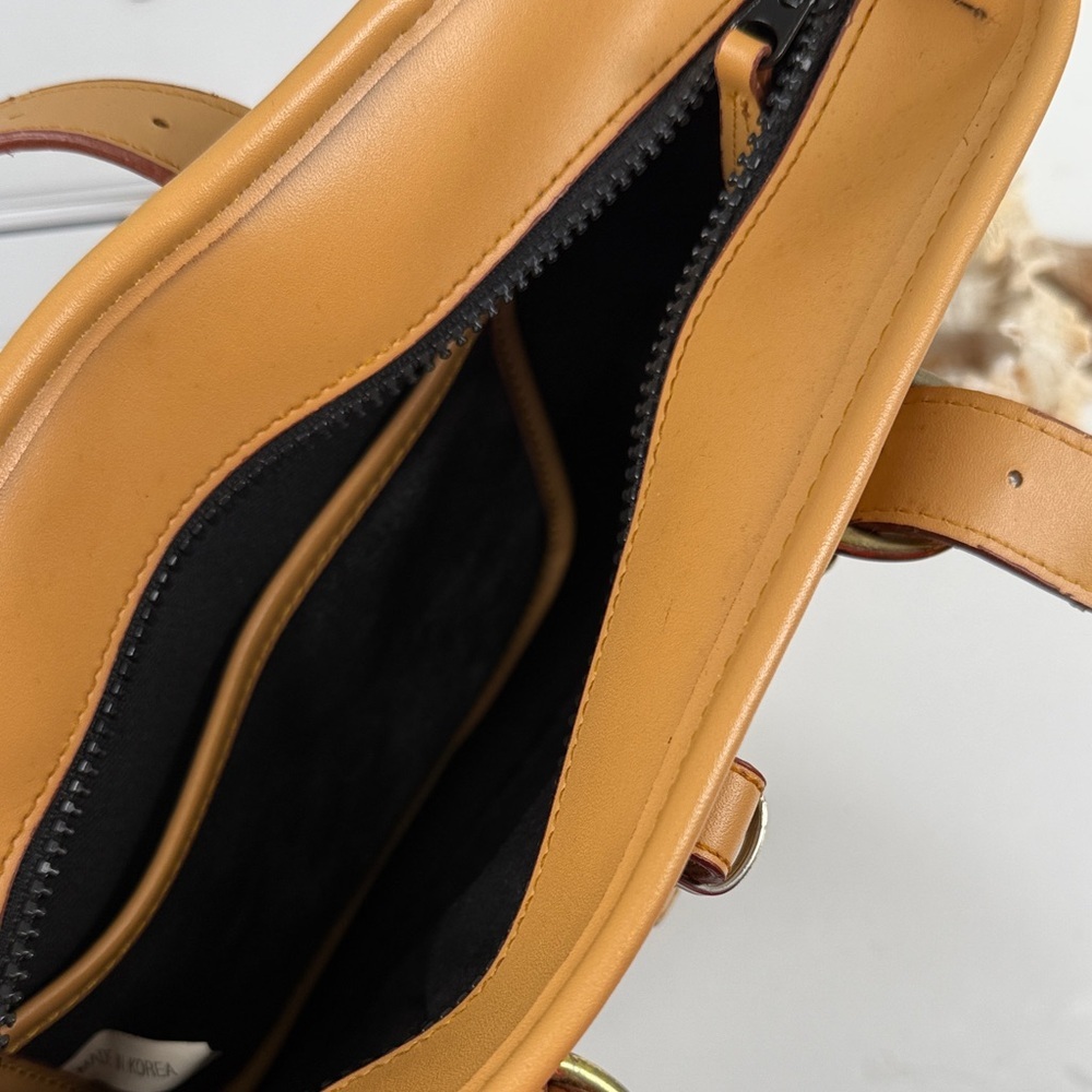 Vintage-Inspired Black Canvas & Tan Leather Structured Tote - Picture 3 of 6